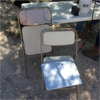 2 FOLDING CHAIRS