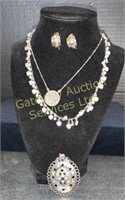 Ladies Necklaces, Earrings and Pendant