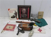 Assorted military related collectibles and