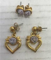 2 Pairs Of Rose And Heart Earrings