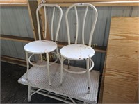2 METAL ICE CREAM CHAIRS W/ WHITE WICKER TABLE