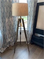 FLOOR LAMP