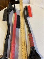 3 CAR CLEANING/SCRAPING IMPLEMENTS