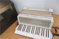 Vintage Hohner Accordianw/case,Germany 20.5"L