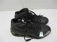 Shoes Size 9 1/2 Tennis Shoe