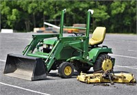 John Deere 425 Lawn Mower w/ Model 40 Loader