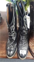 BOOTS SIZE 10D GENTLY USED