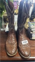 BOOTS SIZE 10 GENTLY USED