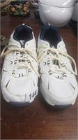 STARTER SHOES 9 1/2 E GENTLY USED