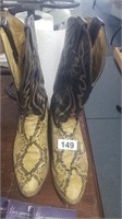 BOOTS SIZE 10 1/2 GENTLY USED