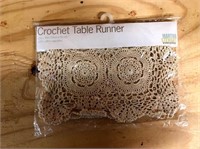 CROCHET TABLE RUNNER