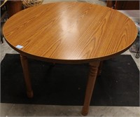 OAK ROUND DINNING ROOM TABLE W/ 4 CHAIRS