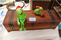 WOOD BOX, KERMIT THE FROG COLLECTIBLES