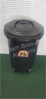 Trashmaster 32 gallon turn and lock lid trash