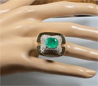 18 Kt 8.40 Cts Emerald Diamond Ring