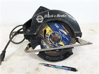 Black & Decker 7308 7.25" circular saw, works