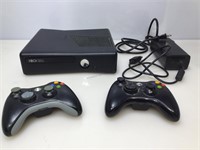 Xbox 360 slim w/ controllers tested working w