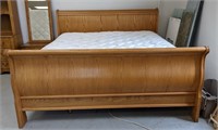 King Sized Wooden Sleigh Bed
81x89.5"