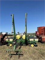 JD 7000 12 Row Planter Liquid Fertilizer