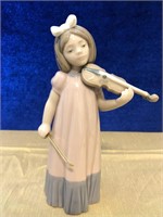 LLADRO FIGURINE YOUNG GIRL PLAYING THE VIOLIN