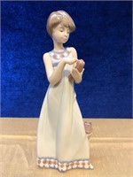 LLADRO FIGURINE YOUNG GIRL CALLING A FRIEND. 8