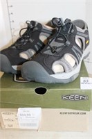9 M KEEN SHOES