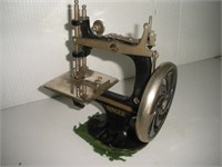 Singer Toy Sewing Machine, 6x4x7