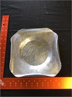Embossed aluminum rolled edge bowl
