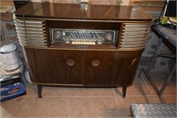 TELEFUNKEN VINTAGE STEREO RECORD PLAYER/ RADIO