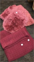 (1) cotton purple blanket (4) scatter rugs