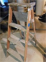 4ft wooden step ladder