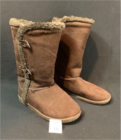 Pair of Women's Airwalk Boots Size 8 1/2