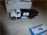 International 4900 stake truck - 59-0101