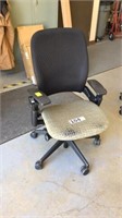 OFFICE CHAIR WITH ADJUSTABLE ARMS AND HEIGHT