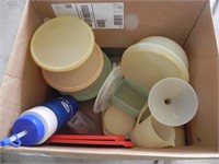 Box of Tupperware & Other Plasticware