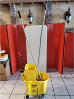 Rubbermaid Commercial Mop Bucket & (2) Mops