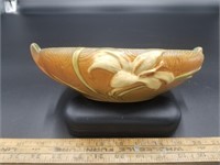 Roseville Lily 8" Round Bowl