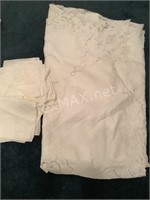 Linen Table Cloth And Matching Napkins