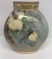 Pillow vase w/ yellow roses