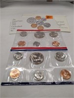 1992 US mint coin set MARKED D & P uncirulated