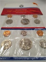 1987 US mint Coin set UNC  MARKED P&D