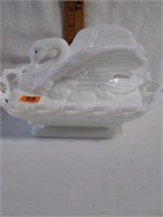 Milk Glass Cover Swan on the nest