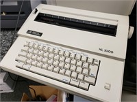Smith Corona XL1000 Electric Typewriter