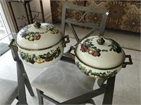 Pair of covered casserole pots