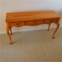 Entry Table/Queen Ann Style/Mint Condition