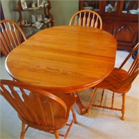 Oak Pedestal Dining Room Table/6 Chairs