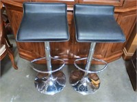2 Adjustable stools