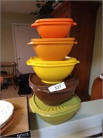 Set of Tupperware Bowls w/ Lids