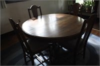Round Dining Table w/6 Chairs & 2 Leafs