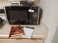 Emerson 900 watt Microwave Oven
